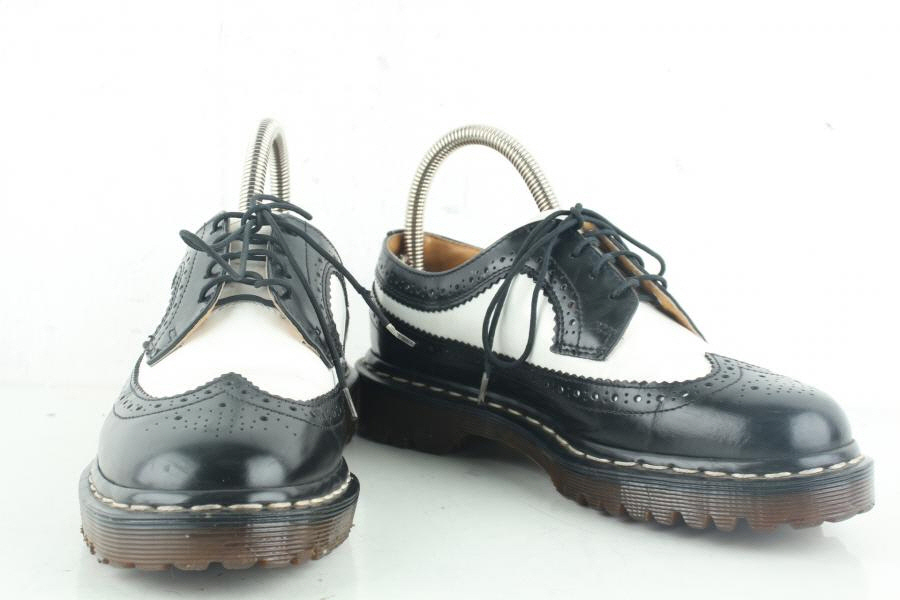 닥터마틴 4홀 블랙&화이트 윙팁 캐쥬얼/캔버스화 AW004/3898(UK5/240±